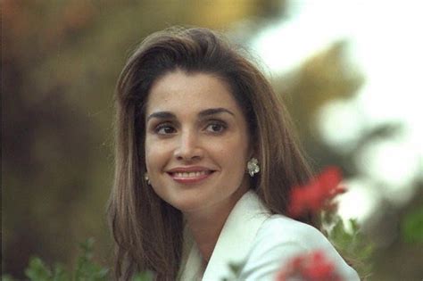 Pin By Reno On Queen Rania Queen Rania Happy Images Queen
