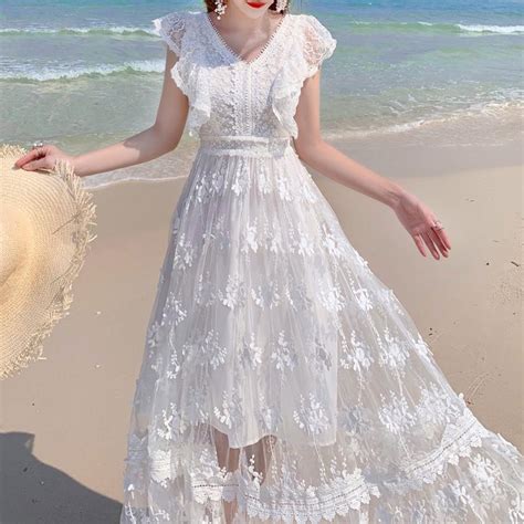 compre mujeres de lujo vestido de playa blanco largo 2019 moda de verano con cuello en v