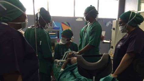 Hospitali Ya Muhimbili Kufanya Upasuaji Kwa Watoto 400 Kwa Mwezi Bbc News Swahili