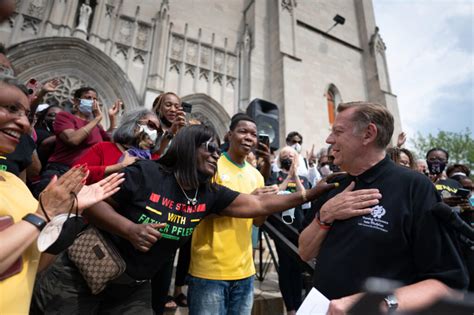 Father Pfleger Reinstated At St Sabina Church After Archdiocese Finds ‘no Reason To Suspect He