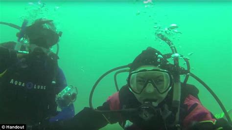 Woman Secretly Learns To Scuba Dive So She Can Propose To Her Marine Biologist Girlfriend