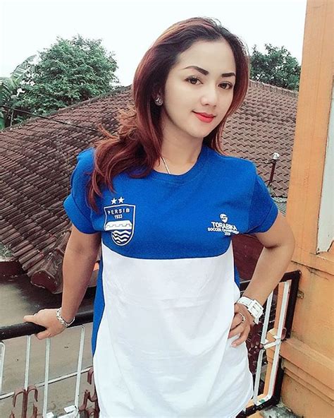 Riena Irmayanti Bobotoh Cantik Viking Girl Paling Terkenal Di Instagram [part 1] Persib Bandung