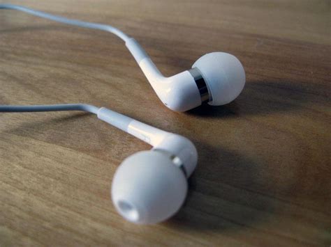 New Ipod In Ear Headphones Reviewed Apples Best Yet Appleinsider