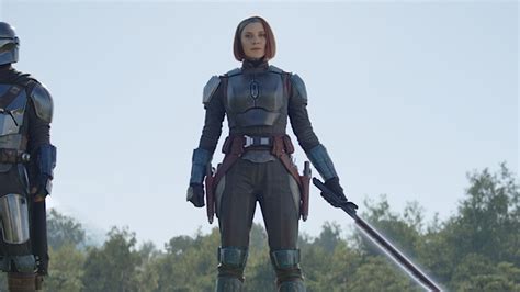 The Mandalorian S Katee Sackhoff Reveals What She S Actually Holding