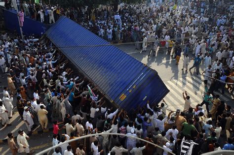 deadly violence breaks out in pakistan as public holiday begins the new york times