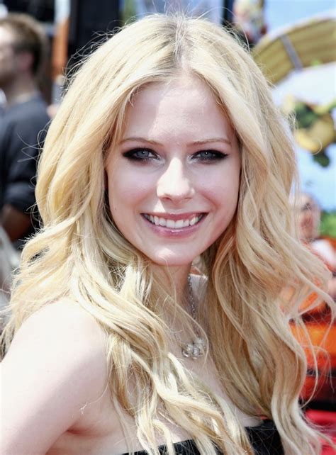 13 times avril lavigne s hair was the ultimate in pop punk spiration — photos