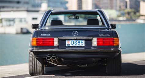 Sales streak (1972 through 1989 model years). Dieser Mercedes 560 SL 6.0 AMG vertreibt den "Businessman ...