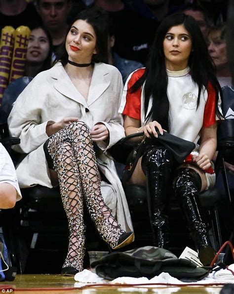 Kylie Jenner And Kendall Sit Court Side At La Lakers Game Daily Mail