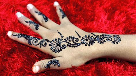 Flower Shape Mehndi Design For Birthday Celebration Girls Henna Mehndi