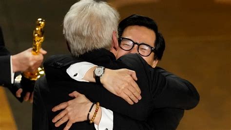 Harrison Ford Ke Huy Quan Hug At Oscars Best Picture Win Wwltv