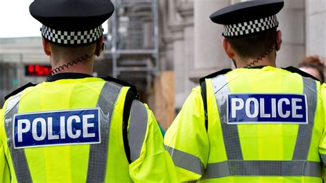 at least 500 convicted sex offenders are missing in the uk with met police admitting it has