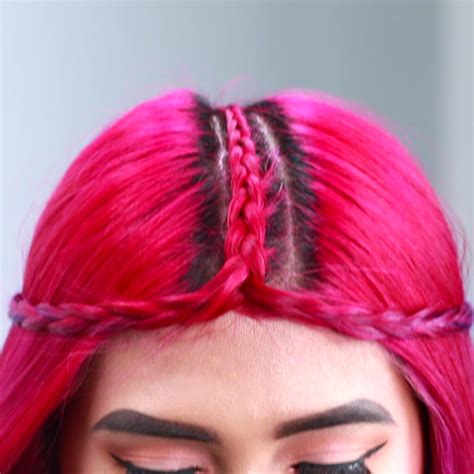 The shaggy pixie often starts with layered hair on top and some extra length in the front. Braided Middle Part Headband | Top Knot | Cabello, Peinado ...
