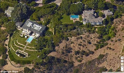 Jessica Alba Buys 10 Million Beverly Hills Mansion Daily Mail Online