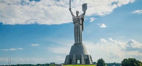 Сьогодні, 14 травня виповнюється 148 років з дня народження василя стефаника. Цікаві факти про статую Батьківщина-Мати в Києві.