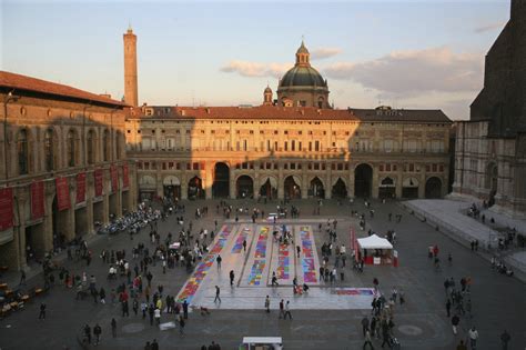 Italy Holiday Bologna Italy Piazza Overview