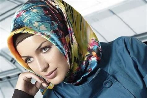 Senandung cinta jilbab antara kewajiban dan parameter facebook. Foto Perempuan Berhijab Tampak Samping - foto cewek cantik