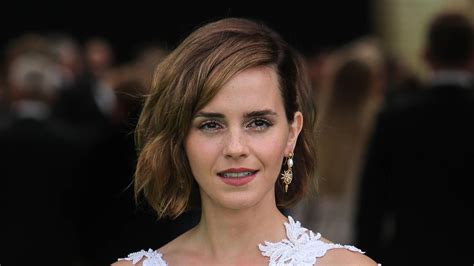 Emma Watson Verwirrt Mit Einem „schwebenden“ Kleid Ihre Fans Sternde