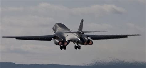 B 1b Bomber Crashes In Us State Of South Dakota 4 Crew Members Eject
