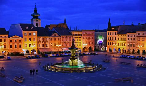 Dieser service zeigt ihnen sehenswürdigkeiten in tschechien auf einer interaktiven karte. Marktplatz mit Samson Brunnen, Budweis Tschechien Foto ...