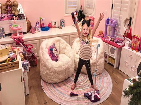 Watch Everleigh Opens Toys Prime Video