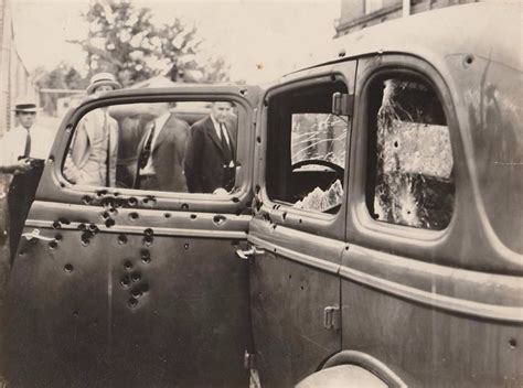 Rare Photographs Of Bonnie And Clyde Show Them At The End Of Their
