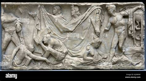 frammento di un sarcofago con il mito di oreste iii secolo d c museo dell opera del duomo