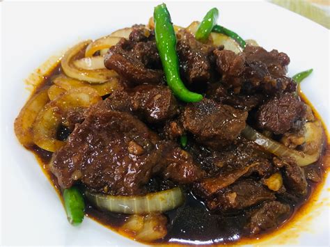 Masak sampai kuah semur menyusut dan agak kental dan biarkan kaldu dari daging itu keluar dan menyatu dengan bumbu. Resepi Daging Masak Hitam Berempah Yang Sangat Sedap dan ...