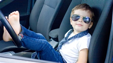 Разрешается ли ребенку не достигшему 12 лет ездить в автомобиле на переднем сиденье Auto