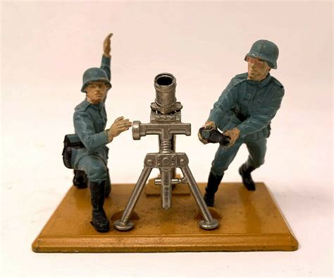 Vintage Britains Deetail German Mortar Crew Toy Soldiers