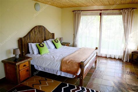 Schlafzimmer afrika style habe einige bilder, die sich darauf beziehen einander. Afrikanischen Stil Schlafzimmer — Stockfoto © mipam #47555057