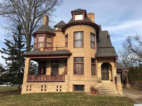 1895 Victorian For Sale In Quincy Illinois — Captivating Houses