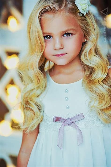 Cute girl hairstyle focuses on showcasing your child's hair. ﾟﾟ･ .｡.:* | Beautiful little girls, Beautiful blonde girl ...