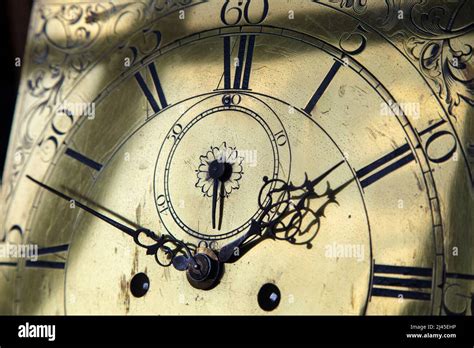 Reloj De Numeros Romanos Fotografías E Imágenes De Alta Resolución Alamy