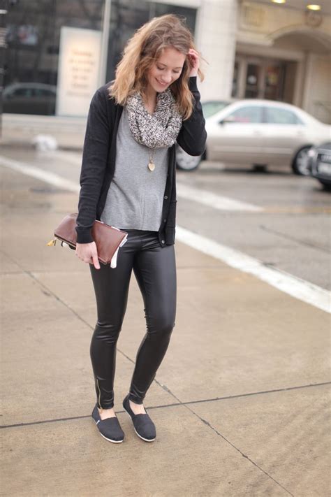 Midwest Bloggers Guest Post Katelyn Of Katelyn Now Toms Outfits Comfy Travel Outfit Cute