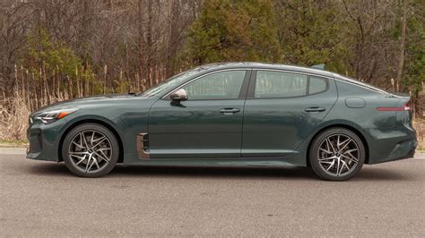 Review 2022 Kia Stinger Delivers Performance Value In A Comfortable