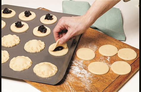 Add small amount of cooled raisin filling (see recipe below) to each cookie. Raisin-filled Cookies | MyGreatRecipes