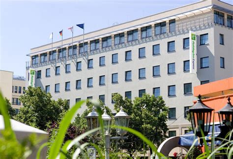 Join the holiday inn express hotel berlin city centre the brandenburg gate and potsdamer platz are within walking distance.visit check point charlie, berlin wall and the reichstag. Hotel Holiday Inn Express Berlin City Centre en Berlín ...