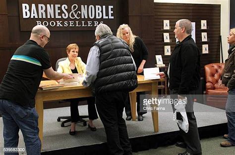 Carol Burnett Signs Copies Of Her Book Carrie And Me A Mother Daughter