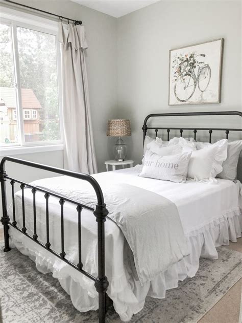 White Bedroom Furniture Opens Up A World Of Decorating Themes Small