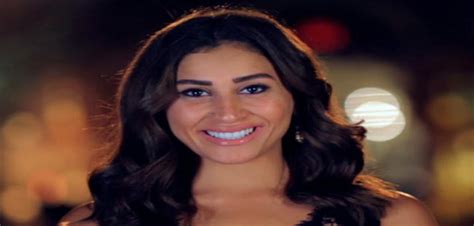 تخوض الفنانة دينا الشربيني موسم رمضان 2019 المقبل، بمسلسل مقتبس من سيناريو إيطالي، حيث تواصل الكاتبة مريم نعوم والمخرجة كاملة أبو ذكري. بالفيديو- دينا الشربيني تكشف عن عمرها الحقيقي | خبر | في الفن