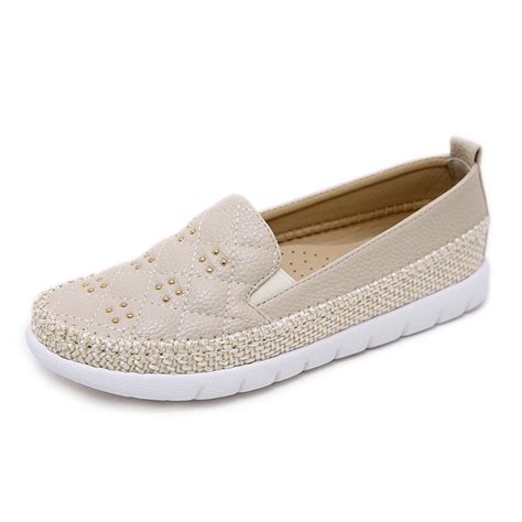 Rivets Women Flats Round Toe Leather Women Loafers Slip On Shoes For