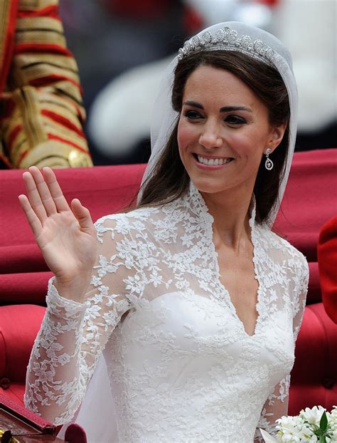 Kate Middleton S Wedding Dress A Closer Look At The Blushing Bride Hot Sex Picture