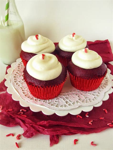 Video The Best Red Velvet Cupcakes With Cream Cheese Frosting The Lindsay Ann