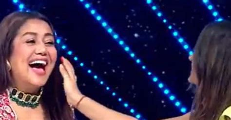 Indian Idol 13 Contestent Senjuti Das And Judge Neha Kakkar Video इंडियन आइडल 13 की कंटेस्टेंट