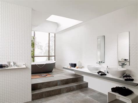 These tiles can be installed with minimal grout lines, which enhances the lighting and makes the room more aesthetic. Oxo Line Blanco от Porcelanosa Настенные плитки 31.6x90 см ...