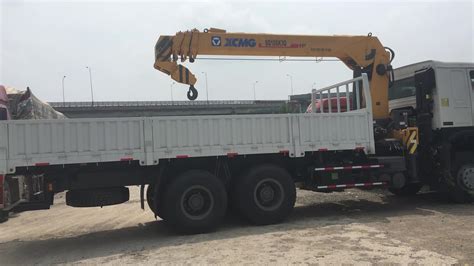 Low Price 371hp Sinotruk Howo Cargo 5 Ton Truck Mounted Crane 5 Tons