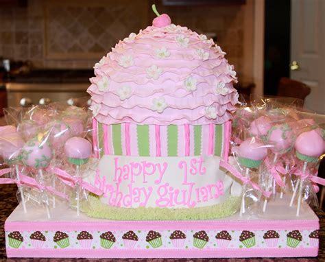 Pin Cakey Goodness Blog Archive Giant Cupcake Cake Cake On Pinterest