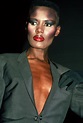 Grace Jones a toujours été une véritable icône de beauté : la preuve en ...