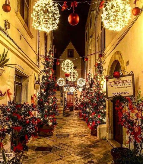 Pin By Dion Cribb On Beautiful Places Christmas In Italy Christmas