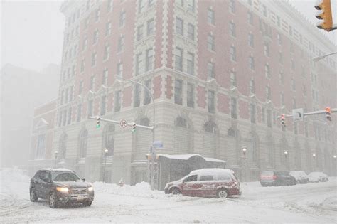 ‘thundersnow in buffalo as lake effect dumps multiple feet of snow on upstate new york